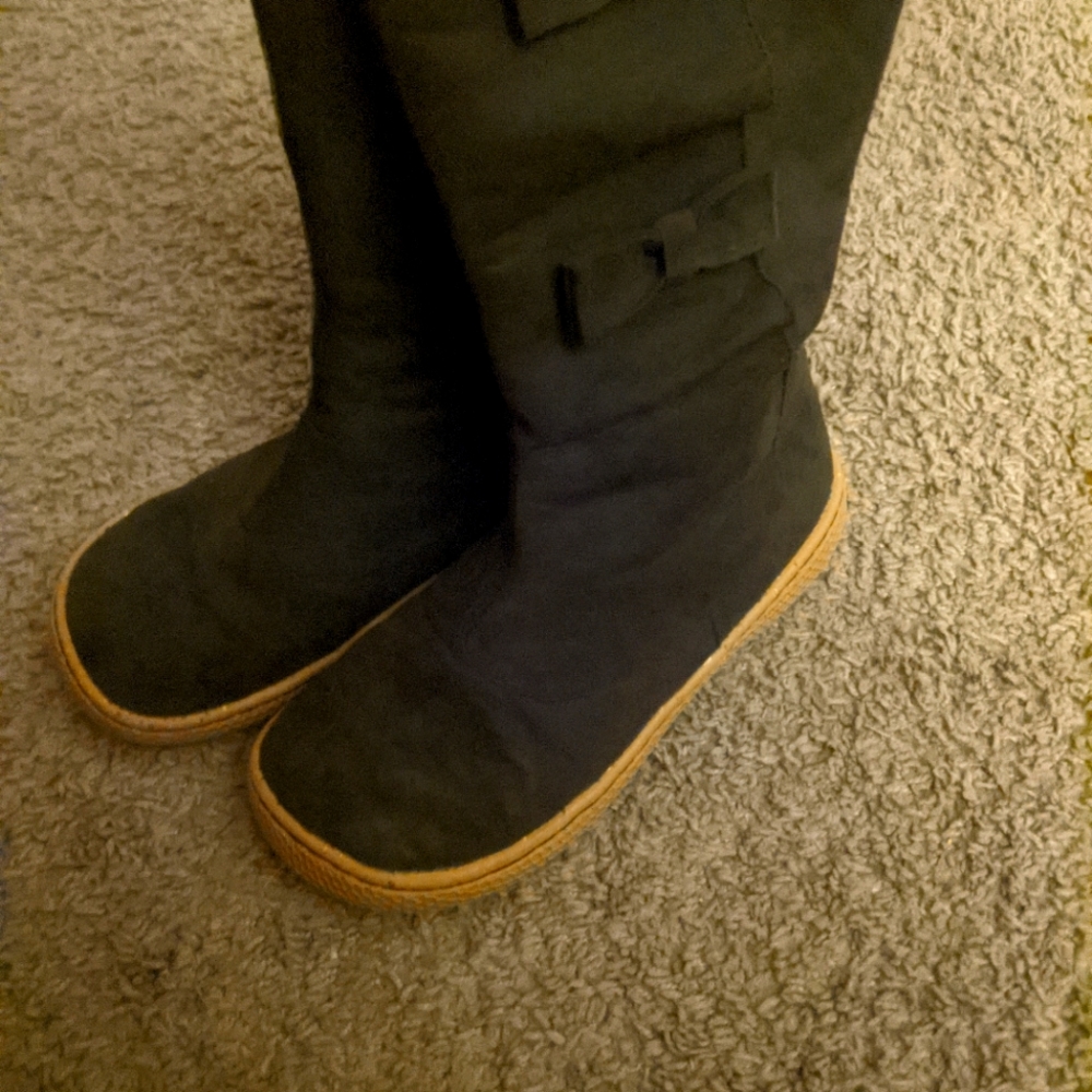 Livie and Luca size 2 boots
